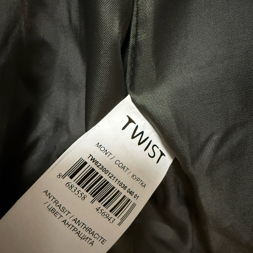 Black and Silver Puffer Jacket - Picture 4 of 4